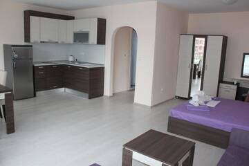 Фото номера Семейный номер-студио с балконом Апарт-отели Rose Garden Omax Hotel Apartments г. Солнечный Берег 24