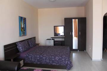 Фото номера Семейный номер-студио с балконом Апарт-отели Rose Garden Omax Hotel Apartments г. Солнечный Берег 21