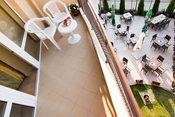 Фото номера Трехместный номер с балконом Отель Hotel Veris г. Солнечный Берег 5