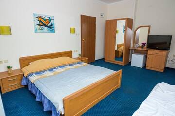 Фото номера Улучшенный двухместный номер с 1 кроватью без балкона Отель Family Hotel Gallery г. Солнечный Берег 8