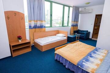 Фото номера Улучшенный двухместный номер с 1 кроватью без балкона Отель Family Hotel Gallery г. Солнечный Берег 7