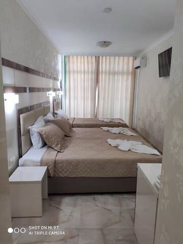 Фото номера Трехместный номер с видом на бассейн Отель Family Hotel Gallery г. Солнечный Берег 4