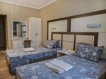 Фото номера Двухместный номер с 1 кроватью и видом на бассейн Отель Family Hotel Gallery г. Солнечный Берег 5