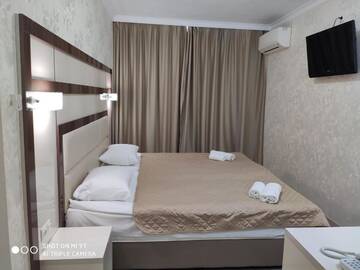 Фото номера Двухместный номер с 1 кроватью и видом на бассейн Отель Family Hotel Gallery г. Солнечный Берег 3