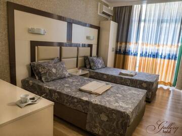 Фото номера Двухместный номер с 1 кроватью и видом на бассейн Отель Family Hotel Gallery г. Солнечный Берег 6