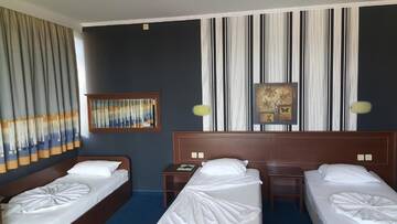 Фото номера Улучшенный номер-студио Noisy Part Отель Family Hotel Gallery г. Солнечный Берег 3