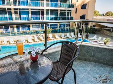 Фото номера Двухместный номер с 1 кроватью и видом на бассейн Отель Family Hotel Gallery г. Солнечный Берег 8