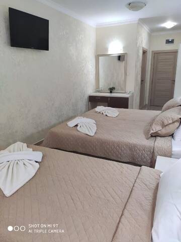 Фото номера Трехместный номер с видом на бассейн Отель Family Hotel Gallery г. Солнечный Берег 3