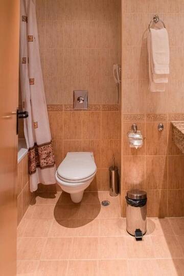 Фото номера Трехместный номер Отель Hotel Avenue г. Солнечный Берег 25