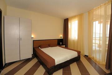 Фото номера Апартаменты с 1 спальней и видом на море Отель Hotel Heaven - Ultra All Inclusive by Asteri Hotels г. Солнечный Берег 3