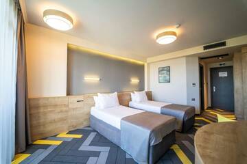 Фото номера Twin Room with Balcony - Free Minibar &amp;amp; Parking Отель HVD Club Bor - 24 Hours Ultra All Inclusive г. Солнечный Берег 3