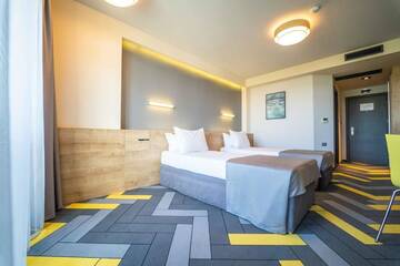 Фото номера Promo Twin Room (2 Adults + 1 Child) - Free Minibar &amp;amp; Parking Отель HVD Club Bor - 24 Hours Ultra All Inclusive г. Солнечный Берег 4
