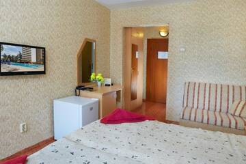 Фото номера Двухместный номер (для 2 взрослых и 1 ребенка) Отель Hotel Yantra г. Солнечный Берег 8