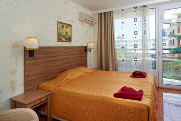 Фото номера Двухместный номер (для 2 взрослых и 1 ребенка) Отель Hotel Yantra г. Солнечный Берег 10