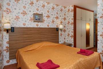 Фото номера Люкс (для 4 взрослых) Отель Hotel Yantra г. Солнечный Берег 3