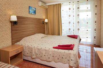 Фото номера Двухместный номер (для 2 взрослых и 1 ребенка) Отель Hotel Yantra г. Солнечный Берег 5