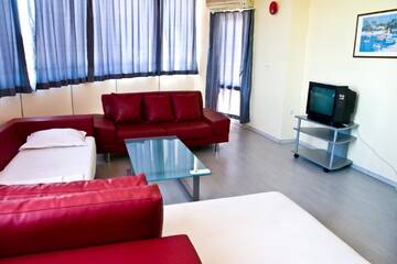 Фото номера Апартаменты с 2 спальнями и видом на море Апарт-отели Favorit Aparthotel г. Солнечный Берег 13
