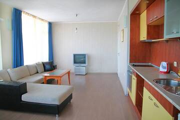 Фото номера Апартаменты с 2 спальнями и видом на море Апарт-отели Favorit Aparthotel г. Солнечный Берег 4