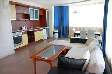 Фото номера Апартаменты с 2 спальнями и видом на море Апарт-отели Favorit Aparthotel г. Солнечный Берег 5