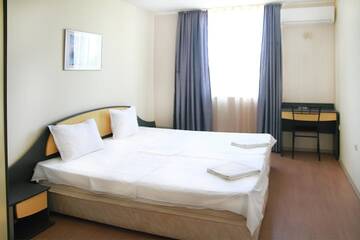 Фото номера Апартаменты с 2 спальнями и видом на море Апарт-отели Favorit Aparthotel г. Солнечный Берег 6