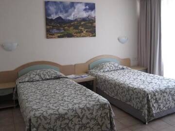Фото номера Трехместный номер (для 3 взрослых) - Все включено Отель Hotel Longoza - All Inclusive г. Солнечный Берег 3