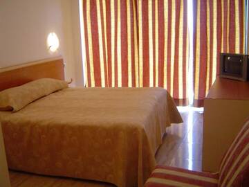 Фото номера Двухместный номер с 1 кроватью и балконом Апарт-отели Colosseum 2 Aparthotel г. Солнечный Берег 4