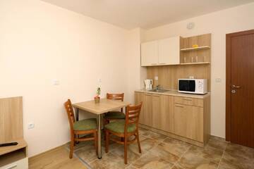 Фото номера Семейный номер с балконом Отель Karlovo Hotel г. Солнечный Берег 3