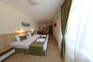 Фото номера Семейный номер с балконом Отель Karlovo Hotel г. Солнечный Берег 8