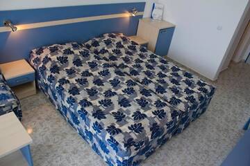 Фото номера Двухместный номер с 1 кроватью или 2 отдельными кроватями и балконом (для 2 взрослых и 1 ребенка) Отель Palace Hotel г. Солнечный Берег 10