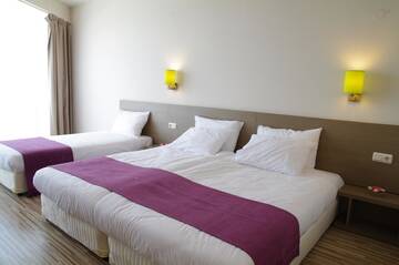 Фото номера Двухместный номер с 1 кроватью и балконом Отель Aqua Nevis Hotel &amp; Aqua Park - All Inclusive г. Солнечный Берег 9